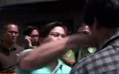Davao City Mayor Sara Duterte caught on camera punching Sheriff Abe Duterte Davao City Mayor Sara Duterte caught on camera punching Sheriff Abe Duterte